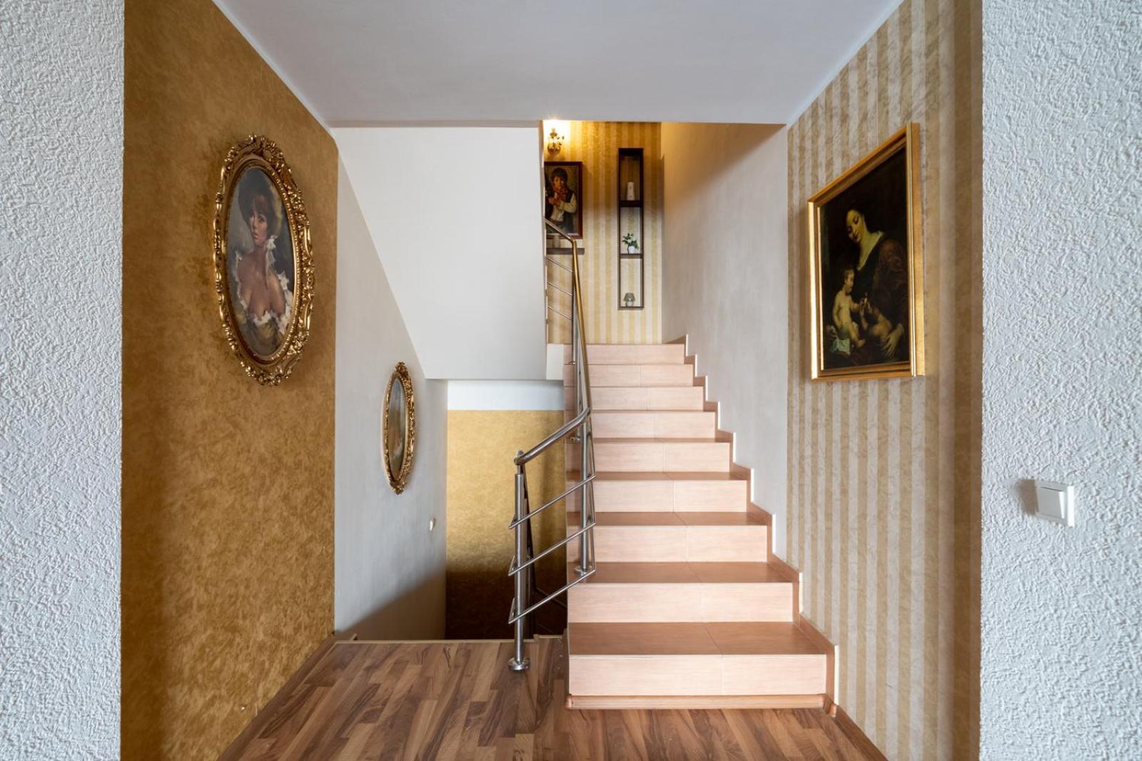Farawayhomes Aparthotel Near Vienna Airport - Anytime Self Check-In Bruck an der Leitha Exterior foto