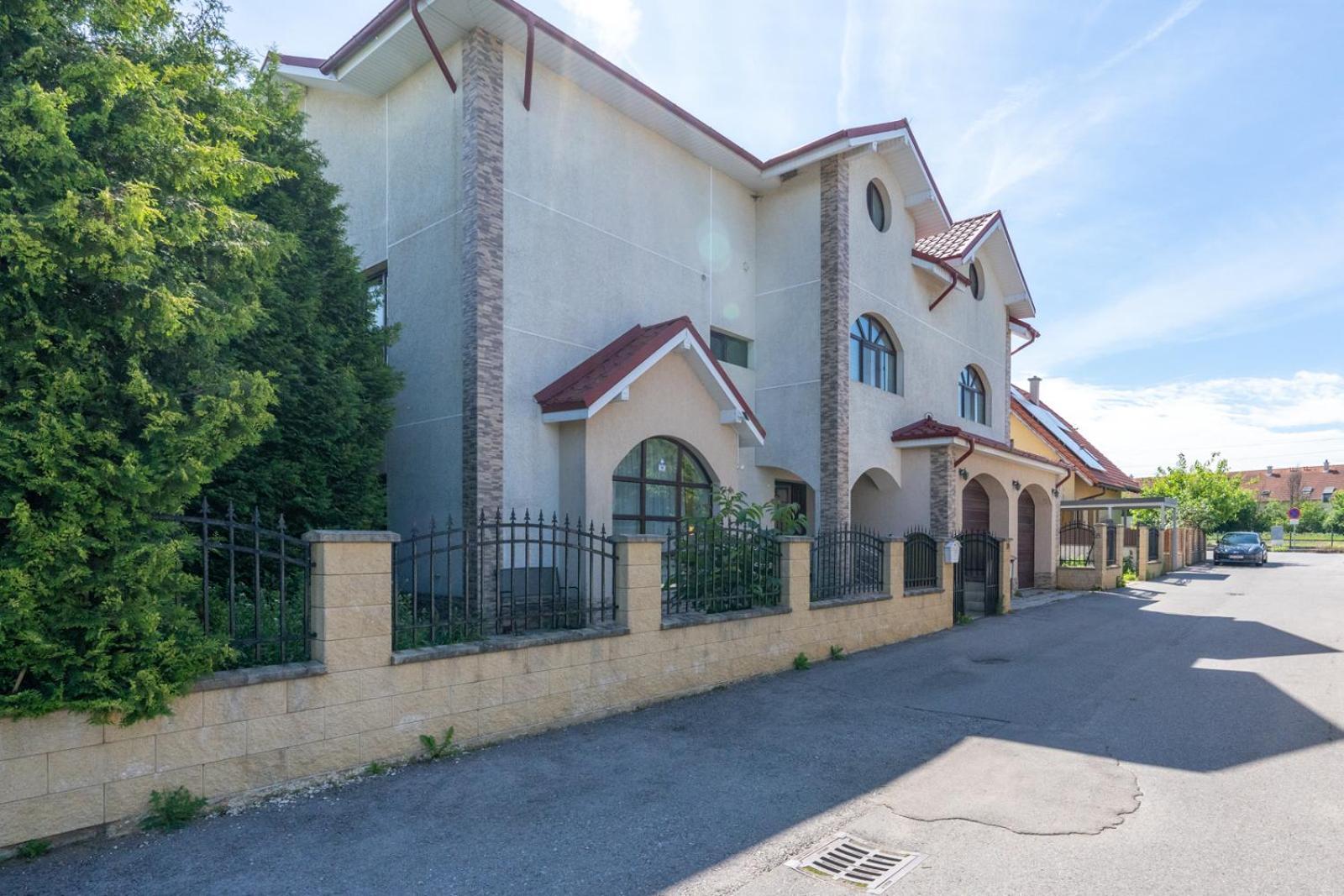 Farawayhomes Aparthotel Near Vienna Airport - Anytime Self Check-In Bruck an der Leitha Exterior foto