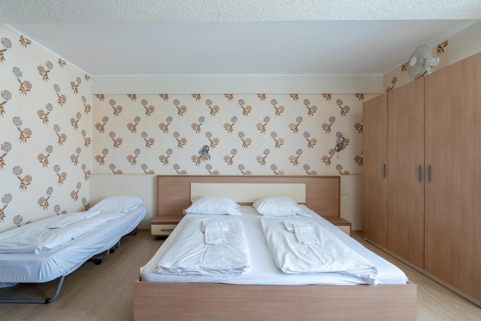 Farawayhomes Aparthotel Near Vienna Airport - Anytime Self Check-In Bruck an der Leitha Exterior foto