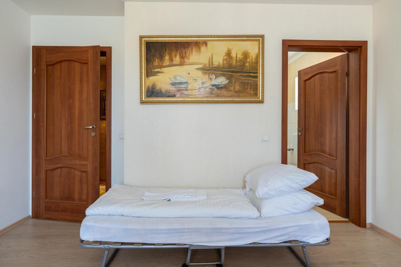 Farawayhomes Aparthotel Near Vienna Airport - Anytime Self Check-In Bruck an der Leitha Exterior foto